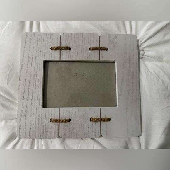 New View Gifts and Accessories white 4x6 picture frame - Picture 2 of 8